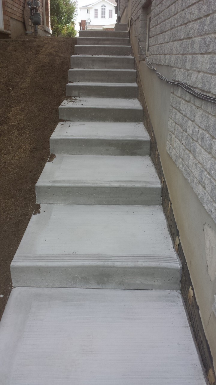 side_house_stairs_patio_030